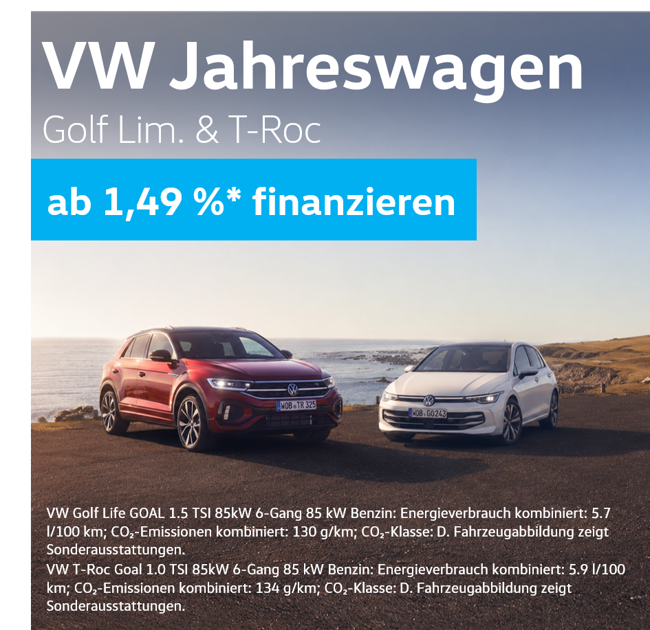 T-Roc in rot und Golf in weiß auf am Meer bei Sonnenuntergang 